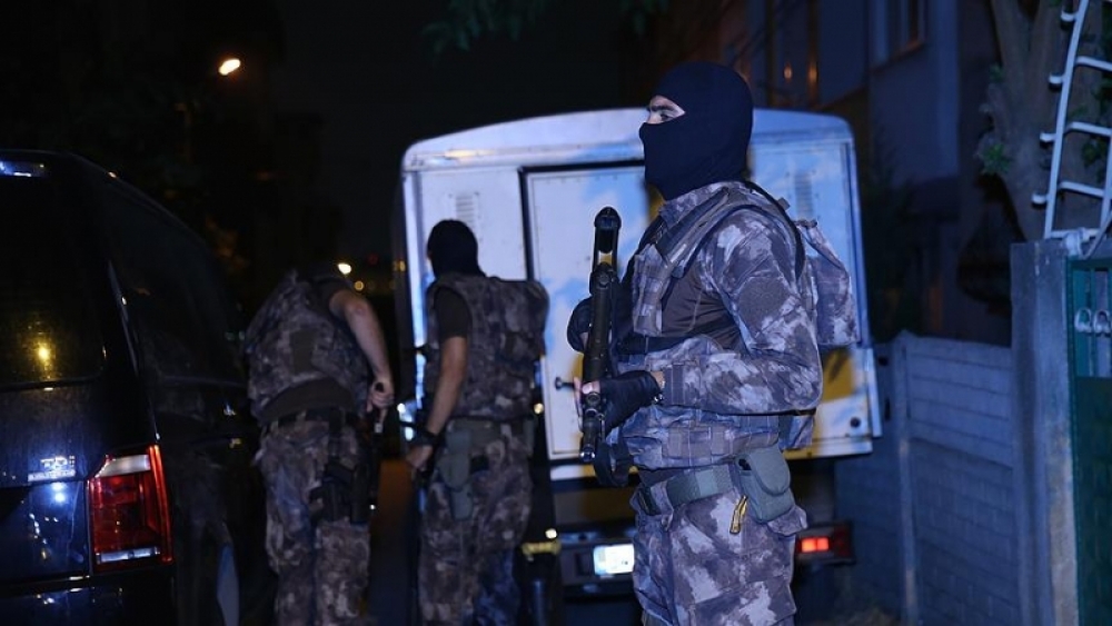 Anadolu Yakası'nda IŞİD Alarmı Polisler Baskın Yaptı