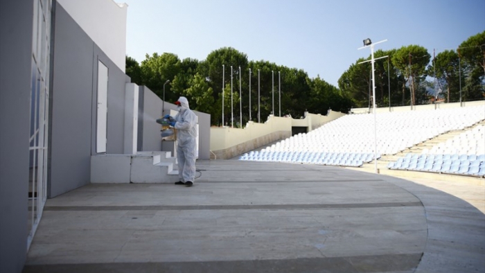 Denizli'de Açık Hava Tiyatrosu dezenfekte edildi