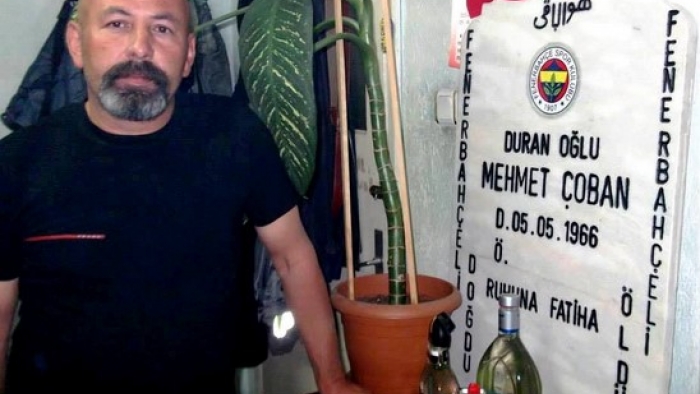 Fanatik Fenerbahçeli Taraftar Kendi Mezar Taşını Kendisi Hazırladı