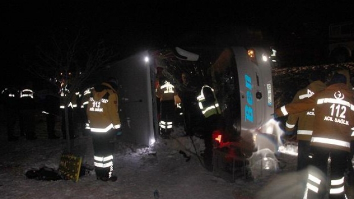 Konya'da Yolcu Otobüsü Devrildi 1 Ölü 46 Yaralı