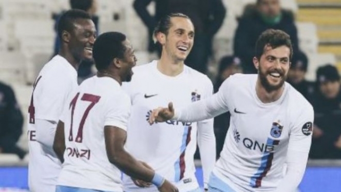 Trabzonspor İlk Maçında Galip Gelmeyi Bildi 2-1