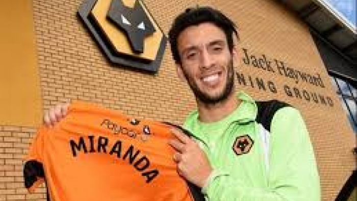 Wolves defansı Miranda, Olympiakos'a transfer oldu