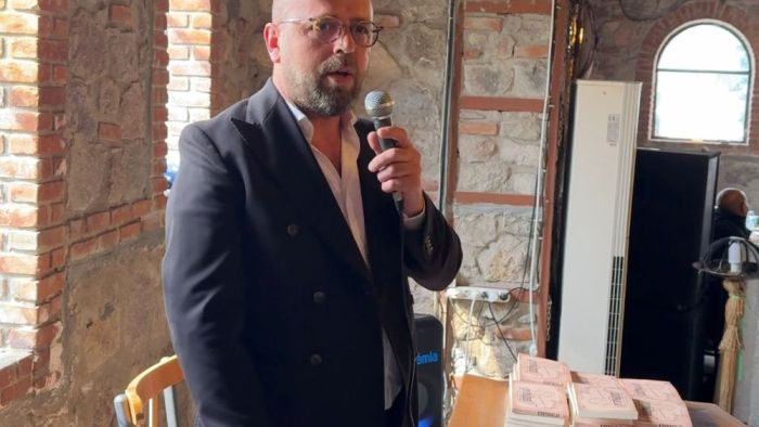 İZMİR’İN SEMBOL AİLESİNDEN TARİHİ BULUŞMA KIRKPINAR AİLESİ BAYRAMLAŞMA GELENEĞİNDE SINIRLARI AŞTI